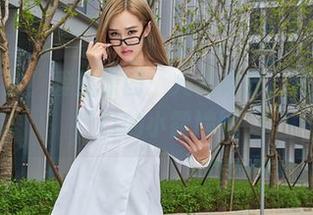 免费领取！爱丝原图：九点时分，我在公司门口的小露尴尬