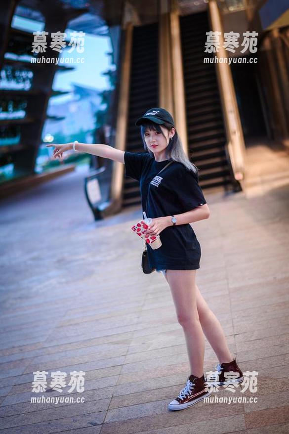 Akisoso秋楚楚 高清版Akisoso秋楚楚棉袜写真集:当袜子和美照邂逅,画风就变了……