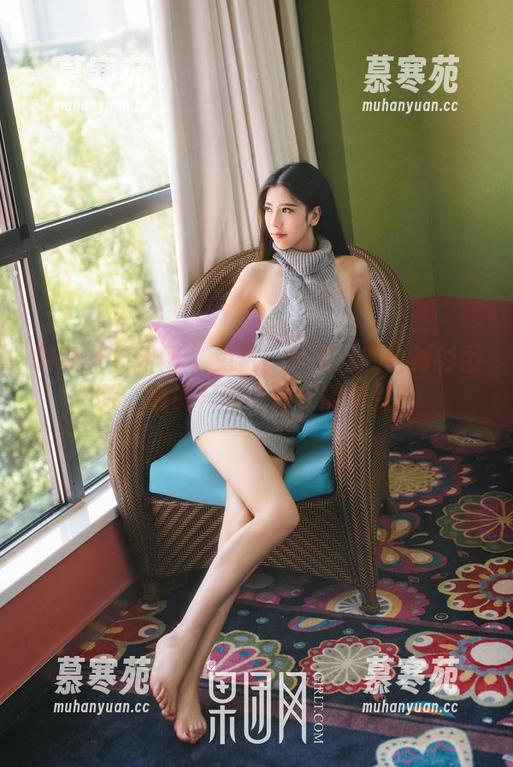 GIRLT果团网 - 免费！莫雅淇的白衬衫图片，谁说只有个性才能吸引？