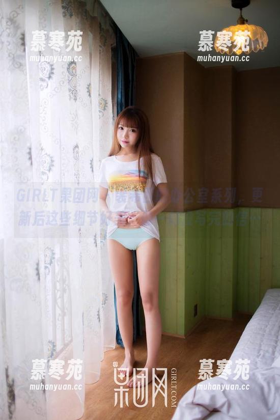 GIRLT果团网-裴希西 GIRLT果团网 - 裴希西的办公室系列,更新后这些细节好美,像一封没写完的信…