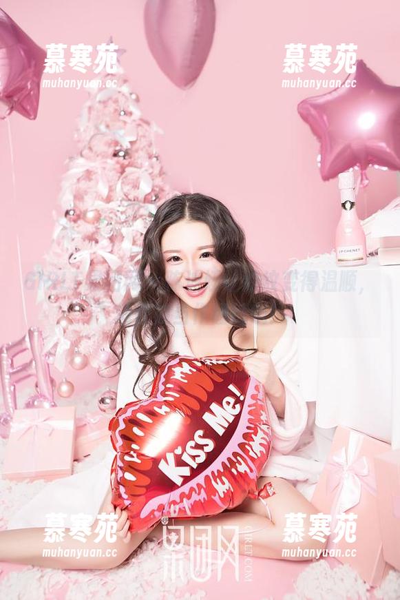 GIRLT果团网-陈迪娅 GIRLT果团网 - 陈迪娅让豹纹变得温顺,适合被当作墙纸哦!