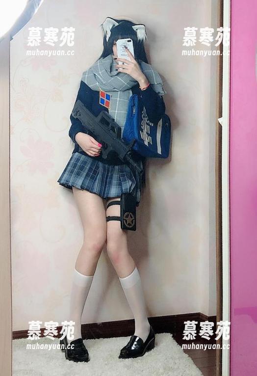 Kettoe 在Kettoe的美图世界里,睡裙在线如空气般轻柔,我又开始反思我衣橱里的选择。
