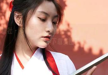 MiiTao蜜桃社 – 多香子在炫夫的同时，竟然秀出了美脚，别等了，赶紧下载美图！