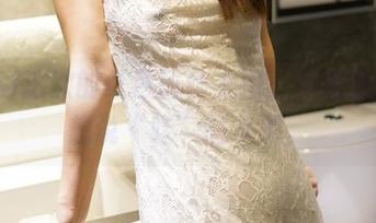 ROSI这次的红色蕾丝美图，不愧是让我想说“哇”的水平。