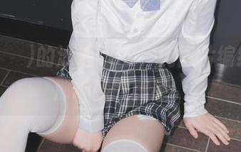 Sia(시아)的泳池COS，用图片编织出的那种朦胧美感。