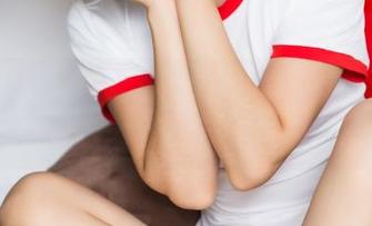 TouTiao头条女神 – 何娇娇办公室写真——资源多了点，工作少了点？