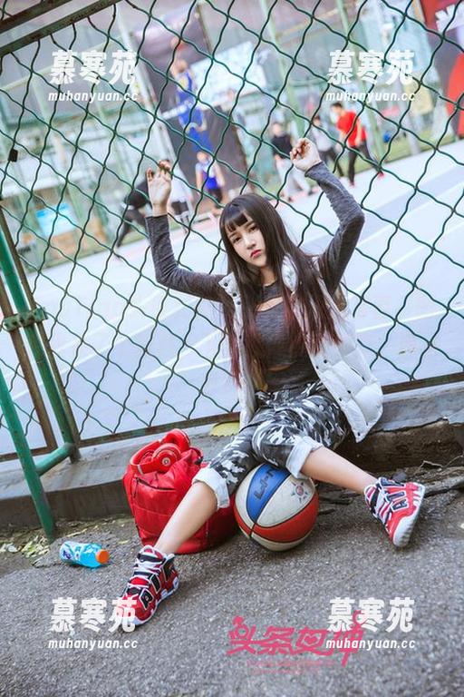 TouTiao头条女神 - 张蓝欣双人写真，图库里来了个搭档，下载就像点个外卖，速来享用！