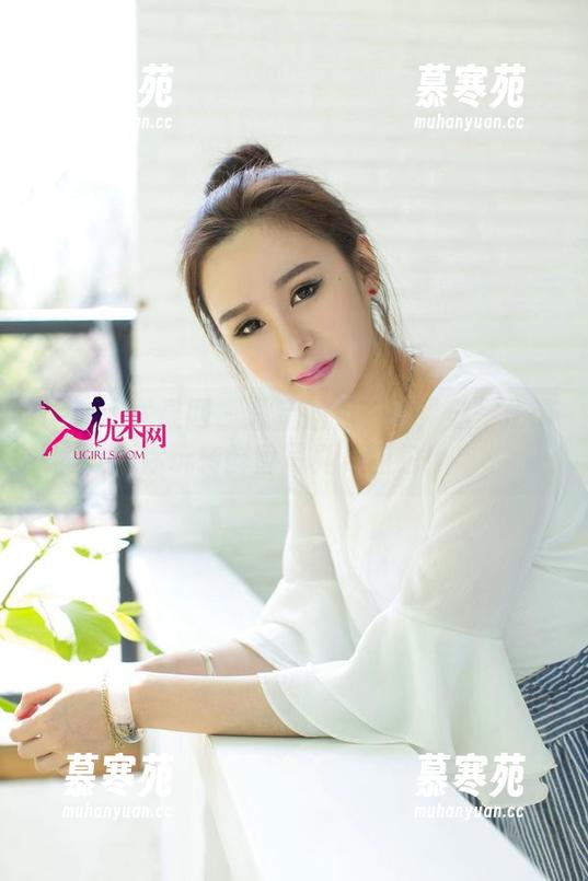 UGirls尤果网 - 教室的另一面：赵伊彤带你玩转鲜香写真与图包！