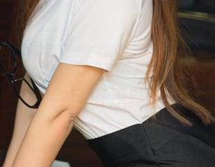UGirls尤果网 – 在陈雅漫的图库里，奶牛也会自信走路哦！