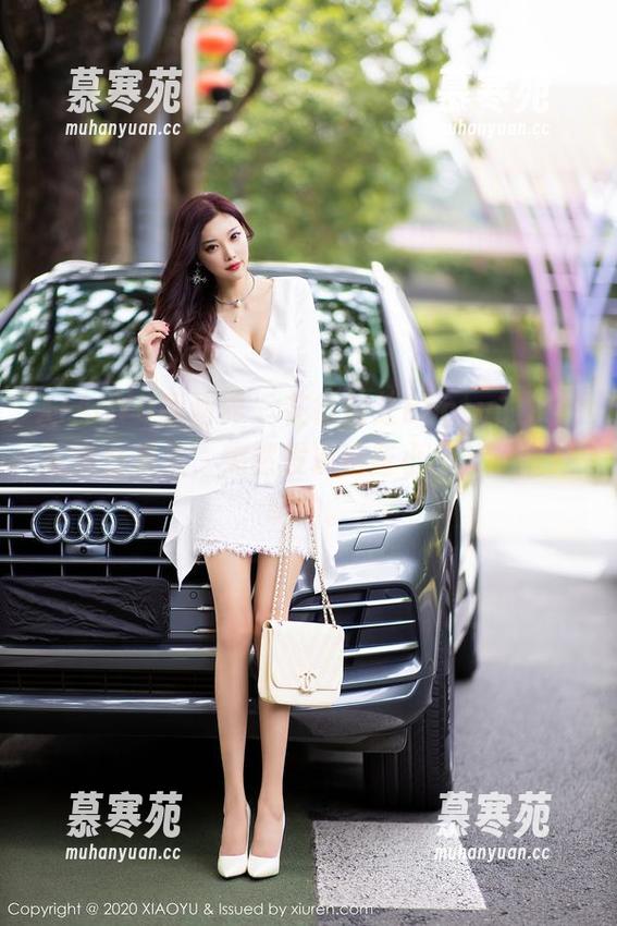 XIAOYU语画界 - 在徐莉芝Booty的灰丝写真合集里，突然发现这些小细节还挺好玩的。