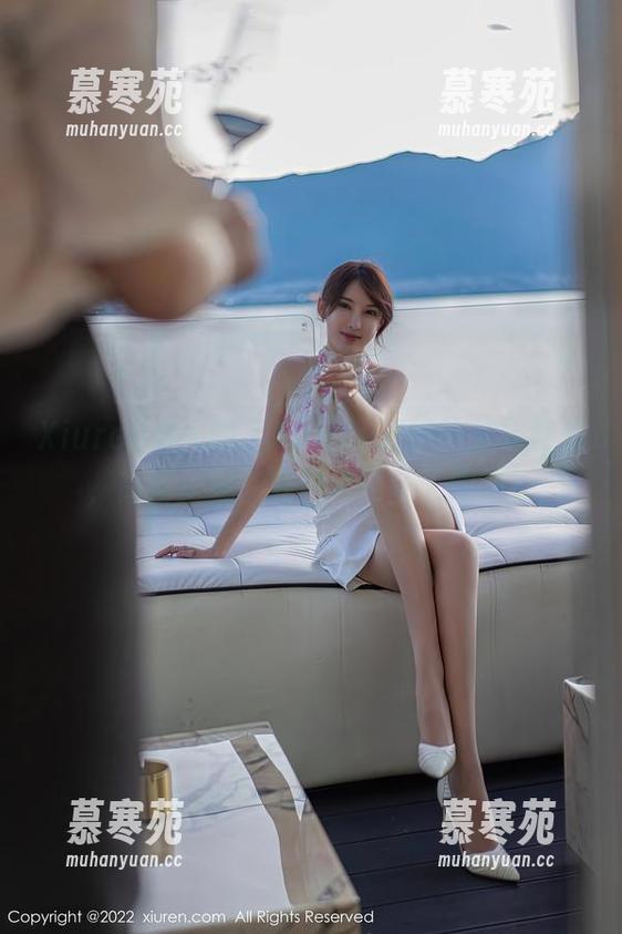 Xiuren秀人网 - Candy糖糖的泳衣图册，高清呈现：究竟谁更让人眼花？