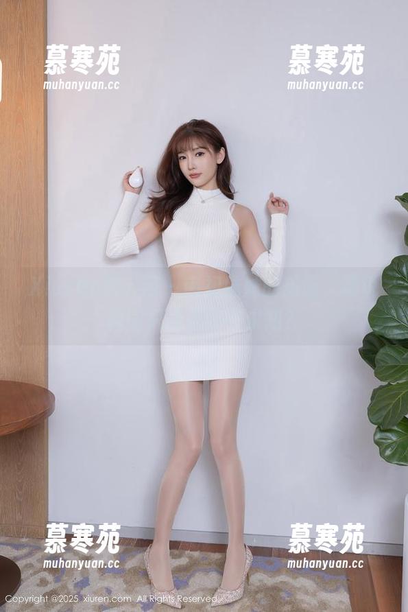 Xiuren秀人网 - 南初妹妹的美图，谁说校园只能是读书求知？