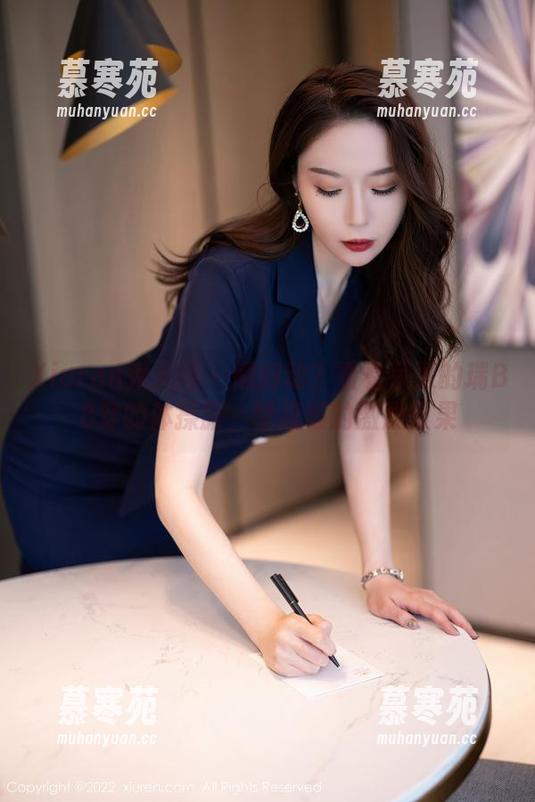 Xiuren秀人网-呆呆的瑞BB Xiuren秀人网 - 懒得动?看看呆呆的瑞BB穿的体操服,壁纸级的激励效果