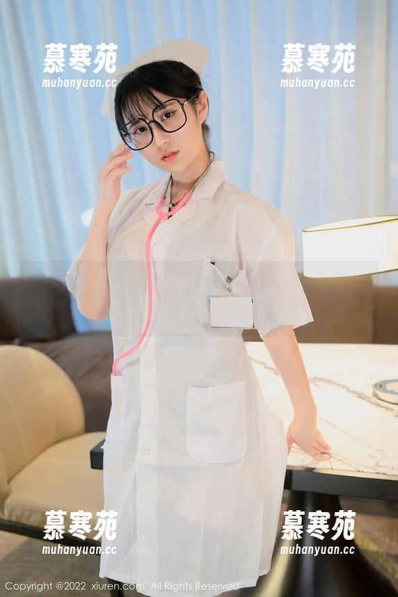 Xiuren秀人网 - 资源汇聚：奈汐酱nice穿职业装，公事包里藏了些什么呢？