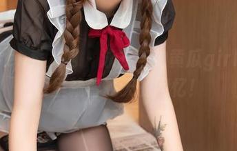Xiuren秀人网 – 泳衣与拍黄瓜girl，图包里藏着夏天的回忆！