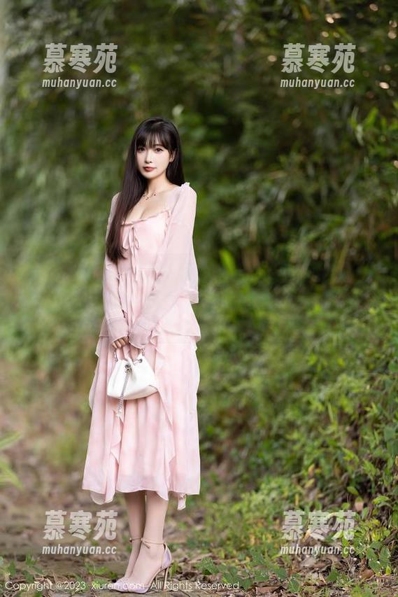 Xiuren秀人网 - 潘娇娇的厨娘俏皮图：在原图里翻来覆去，资源却一直在我心中。