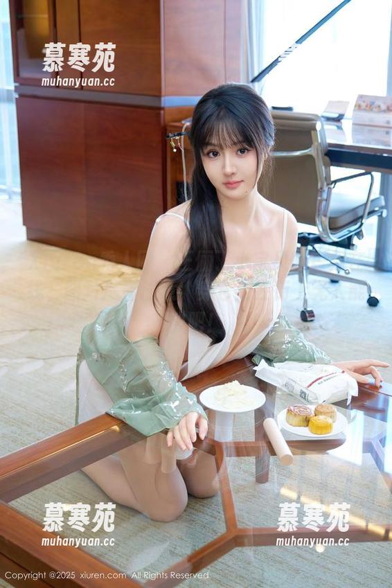Xiuren秀人网 - 王俪丁小宝贝的短裙在线，图片尽显创意，穿它走在街上无人能敌吧！