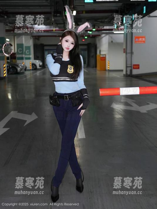 Xiuren秀人网-王馨瑶yanni Xiuren秀人网 - 你见过酱油瓶和少女的组合吗?王馨瑶yanni最新作品集帮你实现脑洞大开!