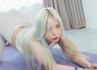 资源中的浴袍？Yuna(윤아)的这组作品太能打了吧，可以一往不复返了！