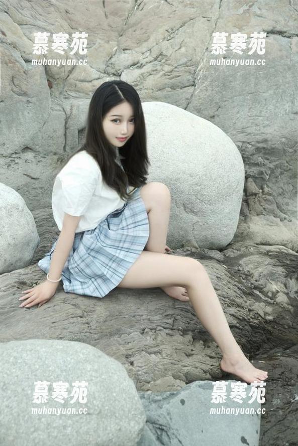 eloise软软 eloise软软白旗袍写真,像是给人开了个小窗户,各种资源都跑出来了。