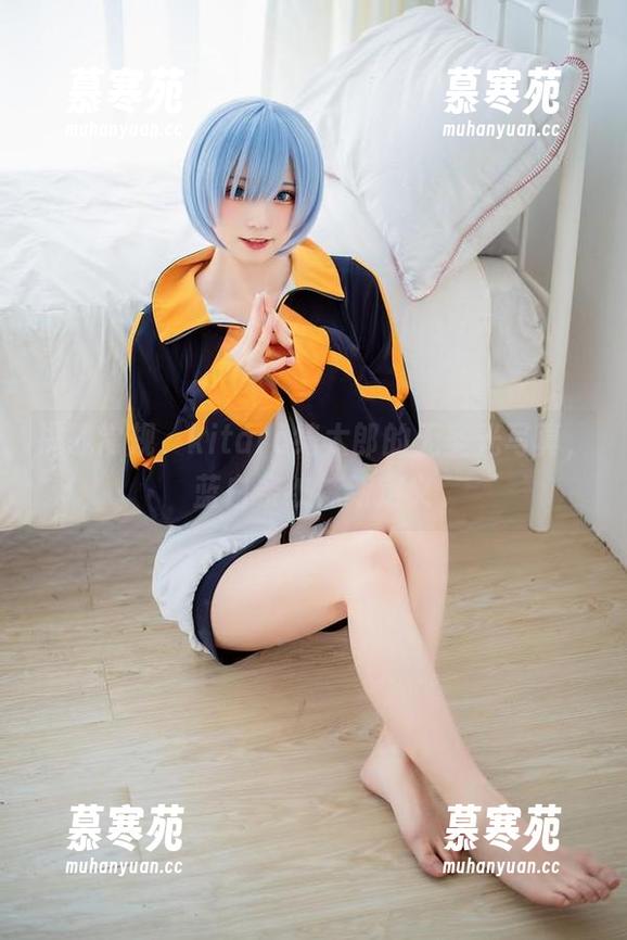 kitaro绮太郎 挑战常规,kitaro绮太郎的无圣光写真,蓝白条纹袜新定义