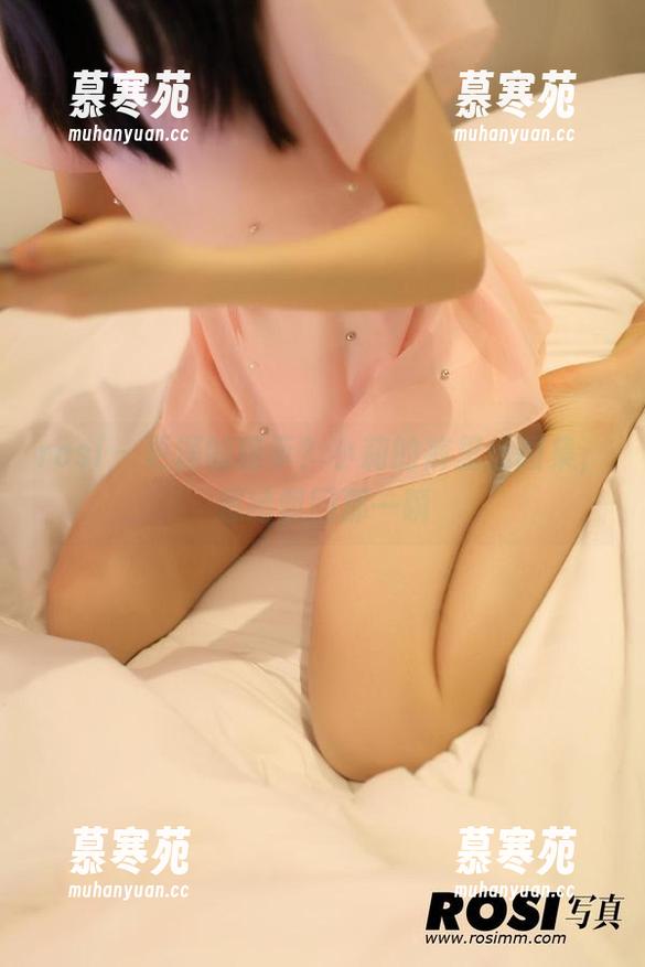 rosi-小莉 rosi - 更深的暗示?小莉的裤里丝图集,思绪飘回那一瞬
