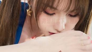 丽柜 – 允儿化身万圣节女巫，高清模式下乐趣满分，分享给朋友！