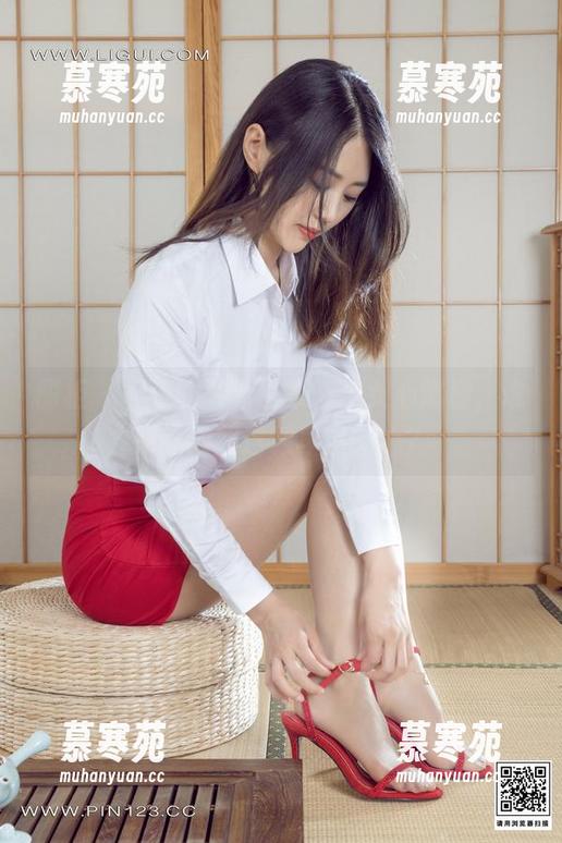 丽柜-司琪 丽柜 - 司琪的最新图集:少女心爆棚,谁来拯救我这颗早熟的心?