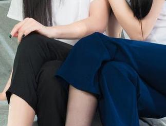 丽柜 – 图集时间，领略婷婷的美腿，简直能成为地毯的骄傲！