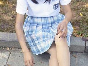 初夏女神 – 柒柒的泳衣美图分享——我敢打赌她泳池旁边总是人满为患。