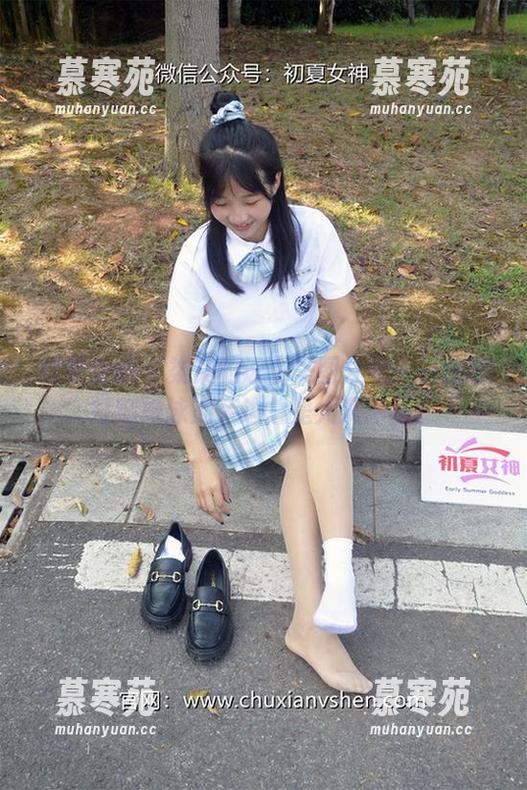 初夏女神-柒柒 初夏女神 - 柒柒的泳衣美图分享——我敢打赌她泳池旁边总是人满为患。