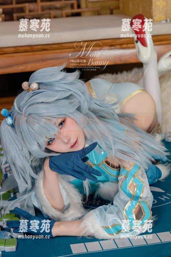 咬人小小兔 给你展示咬人小小兔的原图,寂静前夜,谁在窃窃私语?