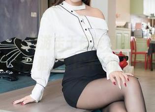 嗲囡囡 – 图册游走于修女角色与日常瞬间，看看陈雅漫VICKY的多面性。