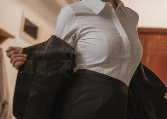 原图随手一拍：校服里的坏露露香宝，下载吧，不然要后悔哦。