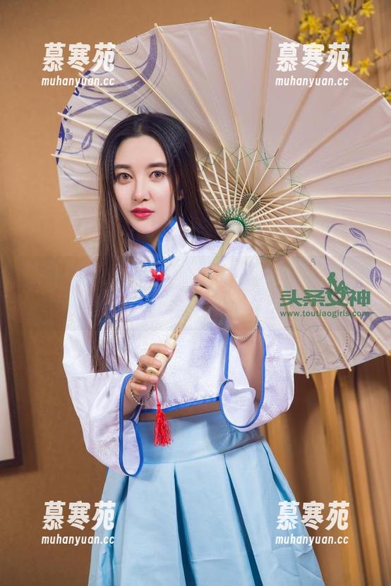 头条女神-尹菲 头条女神 - 不只是美图,尹菲的清纯图集里藏着更多日常的小趣味。