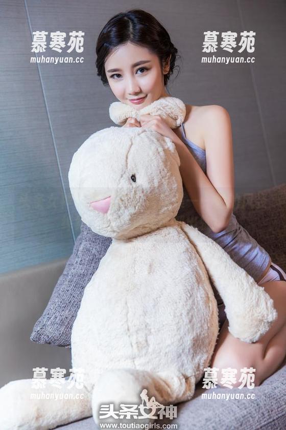 头条女神 - 语溪连衣裙图集——她的风姿绰约，连我的钱包都出轨！