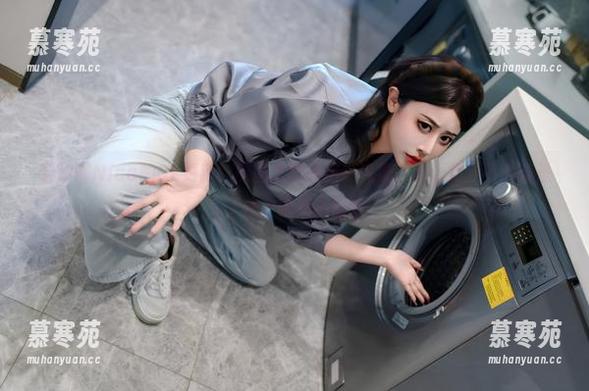 奈汐酱Nice 奈汐酱Nice的OL更新,原图之间的那份气氛,真让我分不清哪是工作,哪是小确幸