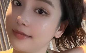 微密圈 – 奶雯美图：短裤与壁纸的完美邂逅