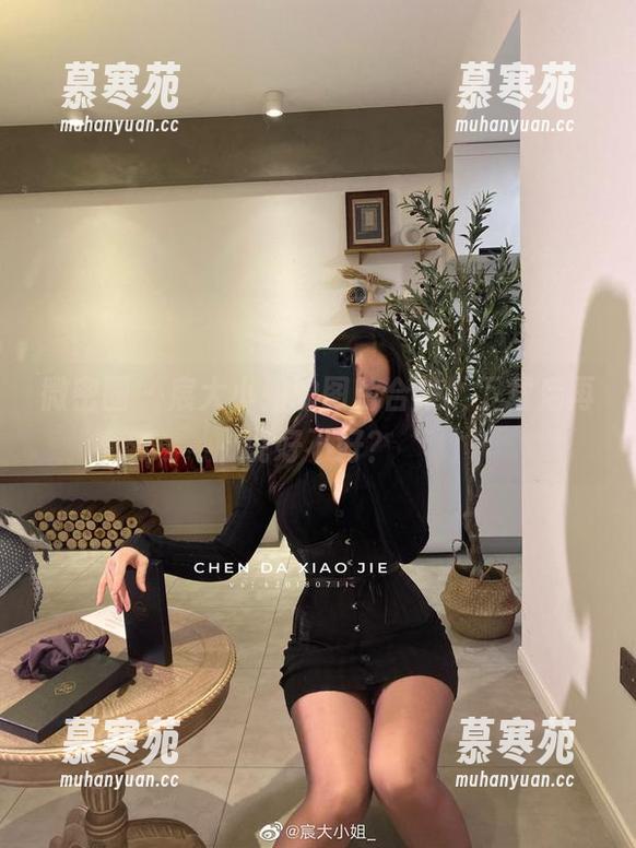 微密圈 - 宸大小姐的图片合集，下载后再说好不好？