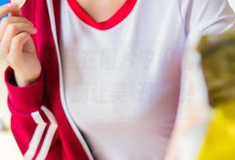小仓千代w长腿在图片中闪耀，抓紧下载吧，别让美好溜走！