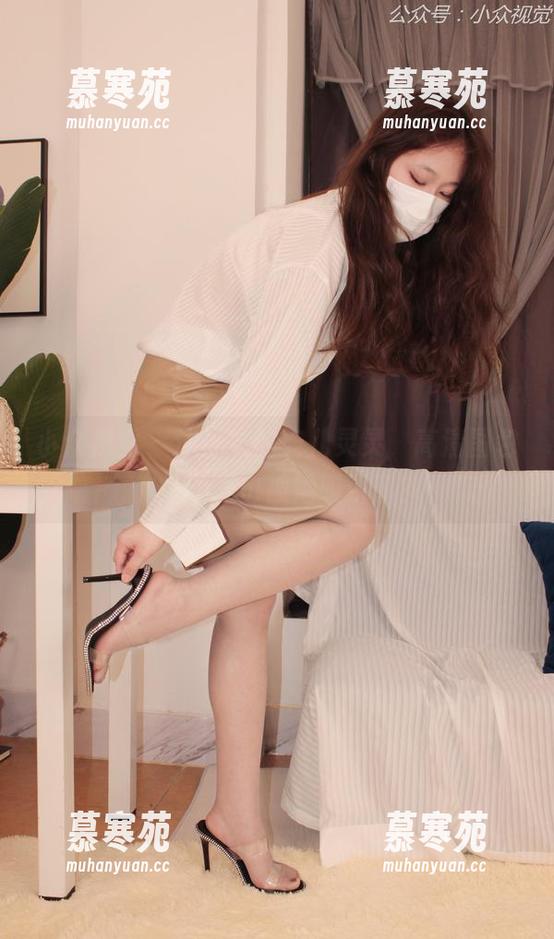 小众视觉 - 连体衣的宠儿灵灵，高清图包你是不是也被她吸引了？