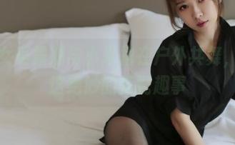 当小女巫露娜与小米裙在户外共舞，分享这绝妙的搭配趣事