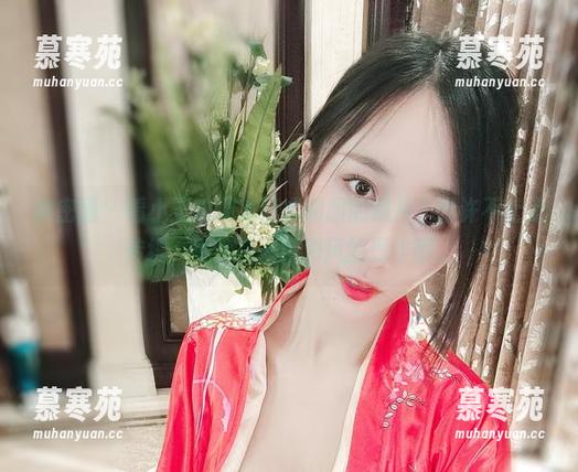 小玉吃果冻 微密圈 - 看小玉吃果冻日式和服的照片,或许不止是传统,更像是一场和风的恶作剧。