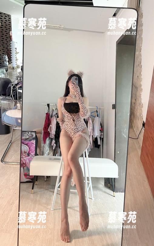 小玉吃果冻 微密圈 - 小玉吃果冻的马甲线系列,高清得像是专业健身教练的现场示范,谁能做到?