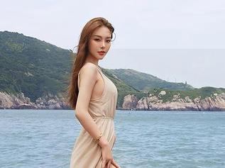 尤蜜荟 – 写真新鲜送达，易阳与美人榻的温柔时刻，居然让人有点心痒。