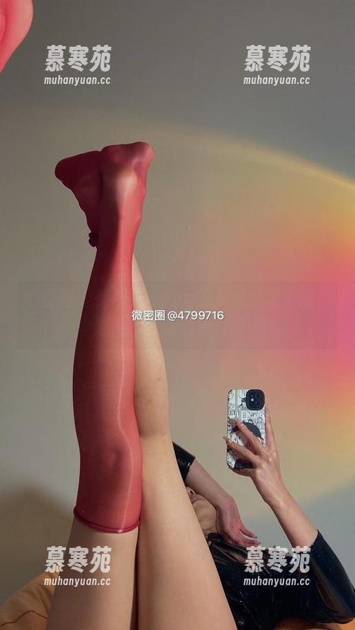 微密圈 - 徐绾绾yyyy的美腿合集上线，结果我又多看了几眼…