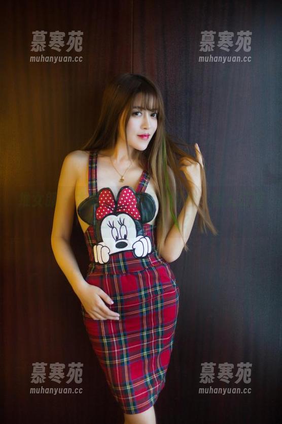 推女郎 - 木婉晴全套旗袍图包：有人打算晚上请她喝茶吗？
