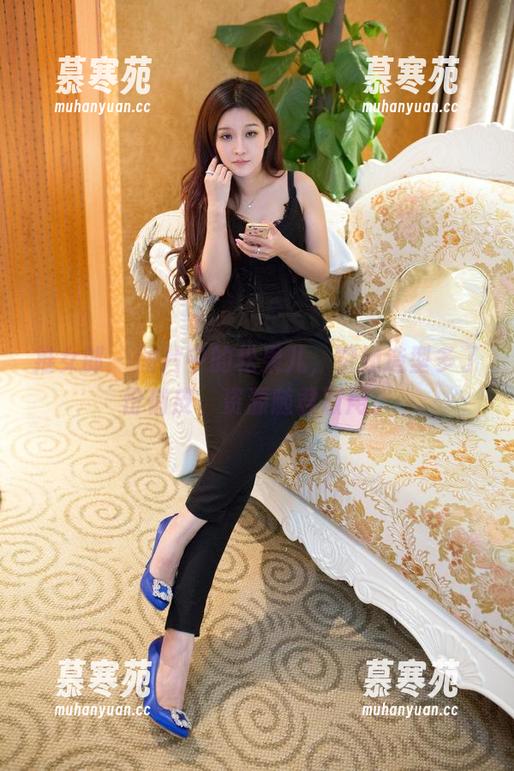 推女郎-松果儿 推女郎 - 图片中的松果儿,空姐造型多了份俏皮,资源随君取用。