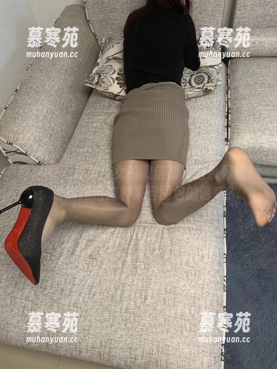 微密圈 - 提袜少女的微信朋友圈系列视频：谁能抵挡这种来自图包的诱惑？