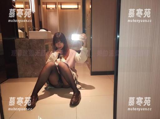 观看这组无颜小天使wy的写真，她的温柔好像在悄悄讲悄悄话。